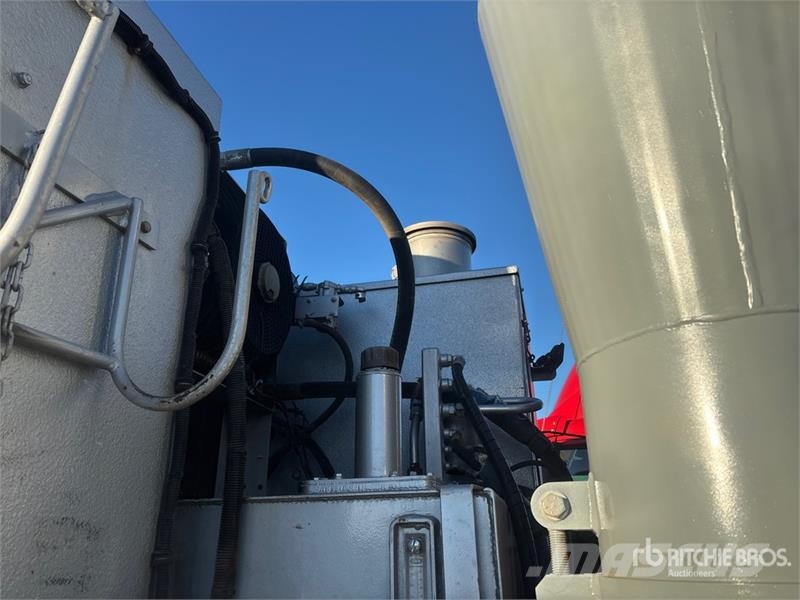 Kenworth on Kenworth T800 8x6 Combination Wash/ Vacuum Tan Saug- und Druckwagen