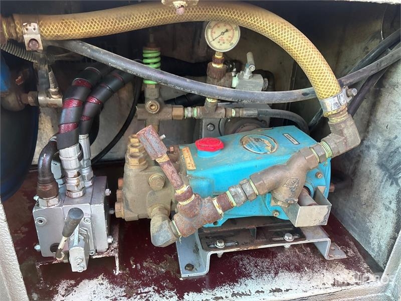 Kenworth on Kenworth T800 8x6 Combination Wash/ Vacuum Tan Saug- und Druckwagen