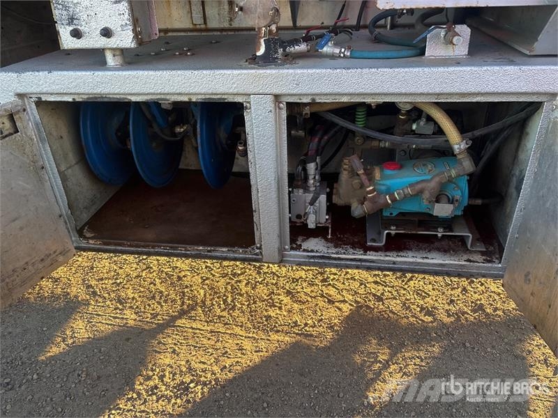 Kenworth on Kenworth T800 8x6 Combination Wash/ Vacuum Tan Saug- und Druckwagen
