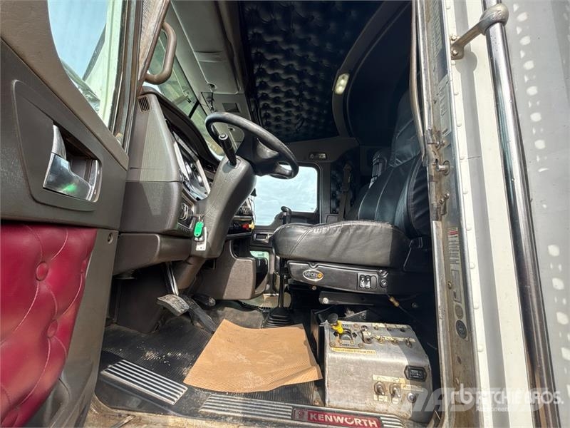 Kenworth on  Kenworth T-800 8x6 Sleeper Combination Wash/ V Paine-/imuautot
