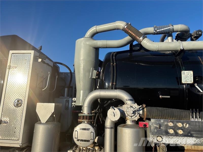 Kenworth on Kenworth T800 8x6 Combination Wash/ Vacuum Tan Saug- und Druckwagen