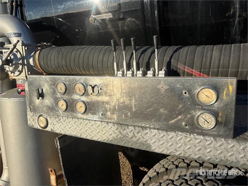 Kenworth on Kenworth T800 8x6 Combination Wash/ Vacuum Tan Saug- und Druckwagen