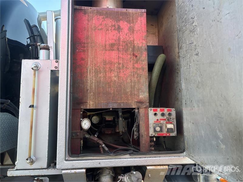 Kenworth on Kenworth T800 8x6 Combination Wash/ Vacuum Tan Saug- und Druckwagen