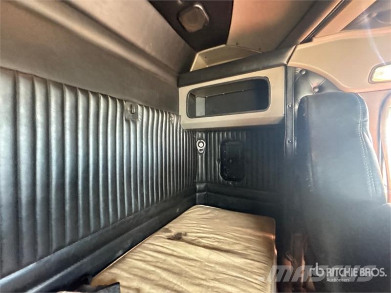 Kenworth on  Kenworth T-800 8x6 Sleeper Combination Wash/ V Paine-/imuautot