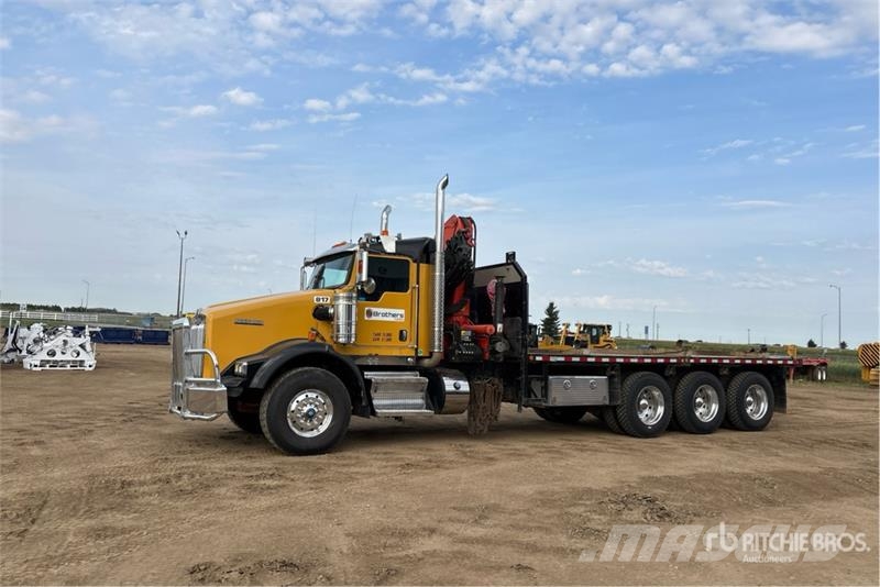 Kenworth Palfinger PK 23500 Knuckle Boom on Kenworth T800 Crane trucks