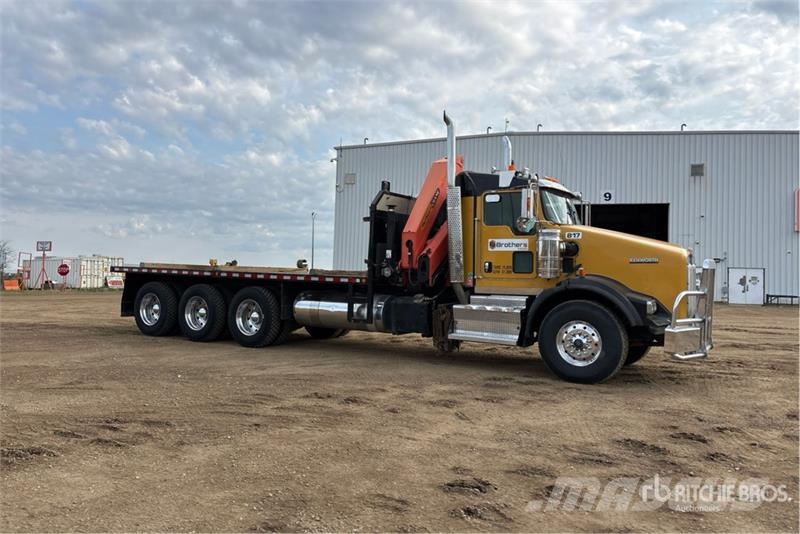 Kenworth Palfinger PK 23500 Knuckle Boom on Kenworth T800 Crane trucks