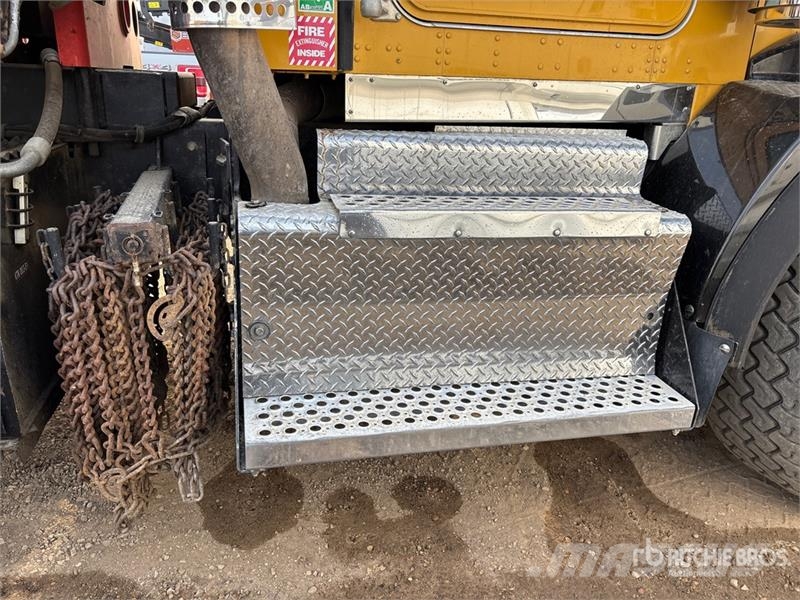 Kenworth Palfinger PK 23500 Knuckle Boom on Kenworth T800 Crane trucks