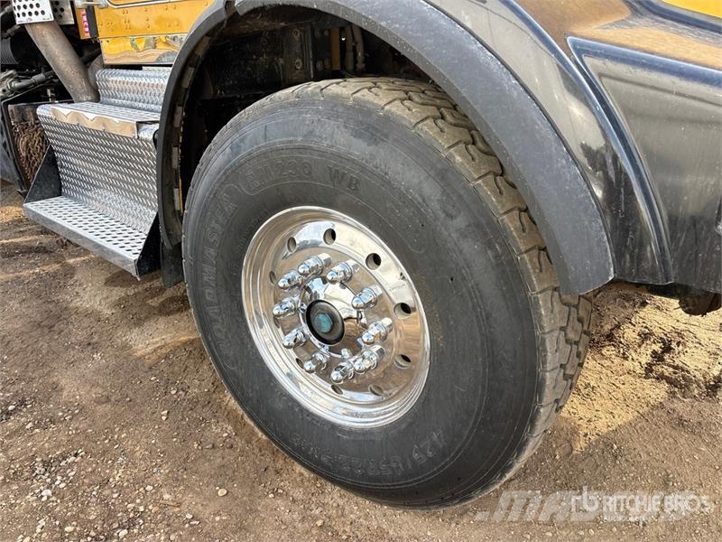 Kenworth Palfinger PK 23500 Knuckle Boom on Kenworth T800 Crane trucks