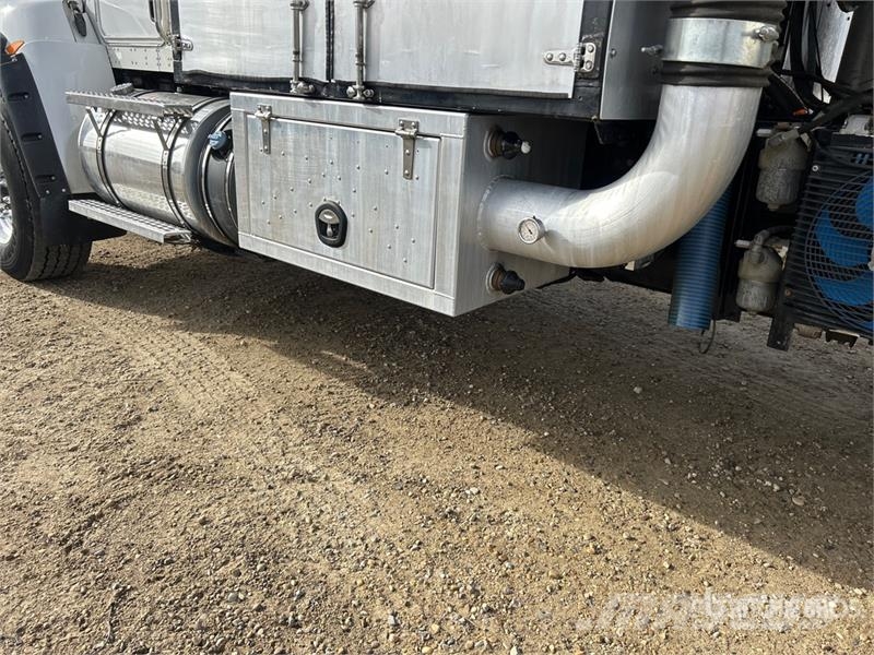 Kenworth SmartVac on  Kenworth T370 4x4 Vacuum Tanker Truck Kombinētās vakumsūkņa mašīnas