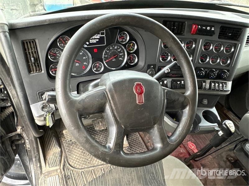 Kenworth T-680 6x4 T/A Sleeper Truck Tractor Vilcēji