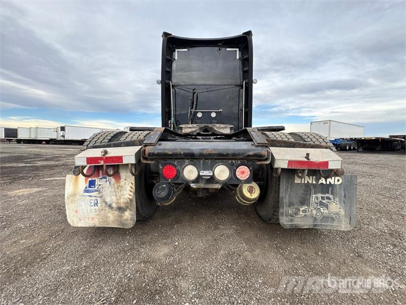 Kenworth T-680 6x4 T/A Sleeper Truck Tractor Vilcēji
