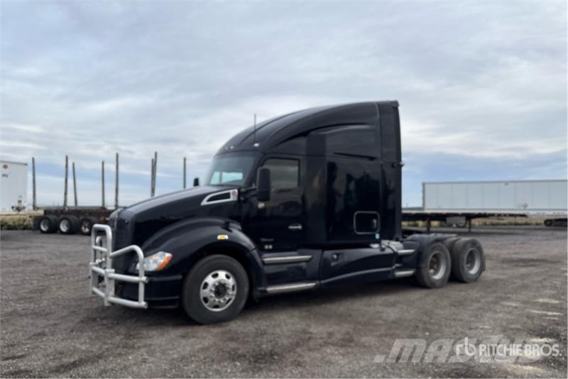 Kenworth T-680 6x4 T/A Sleeper Truck Tractor Vilcēji
