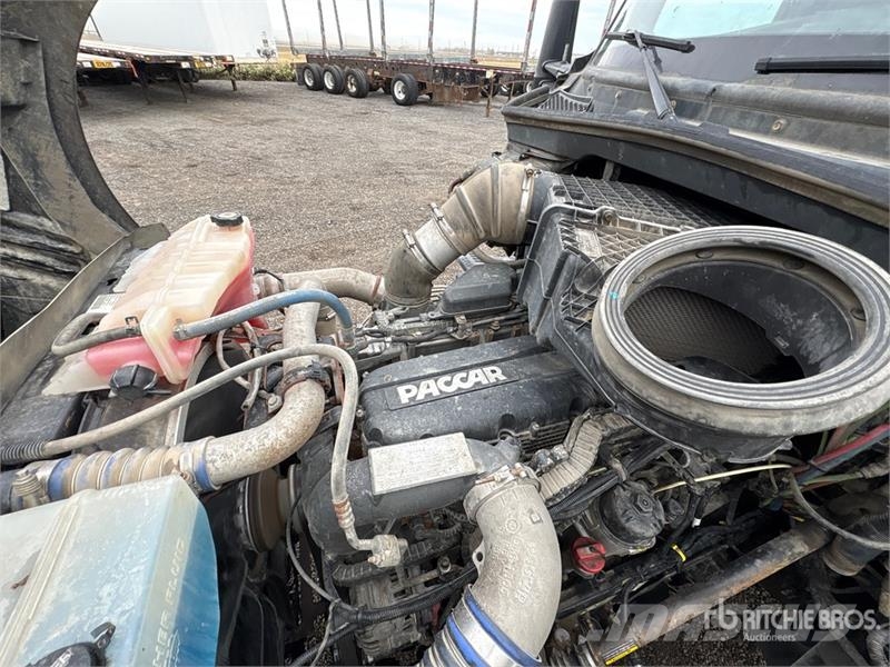 Kenworth T-680 6x4 T/A Sleeper Truck Tractor Vilcēji
