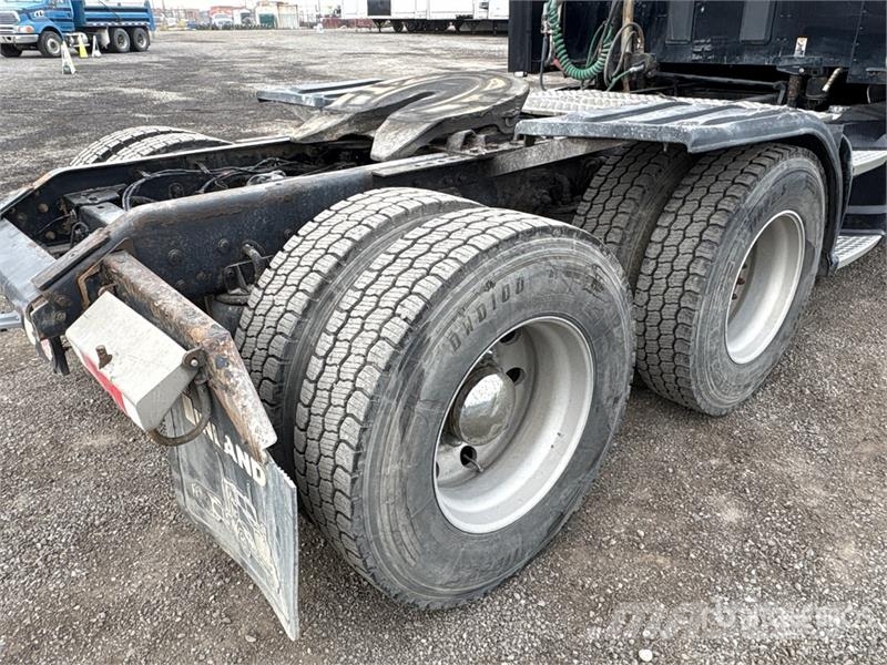 Kenworth T-680 6x4 T/A Sleeper Truck Tractor Vilcēji