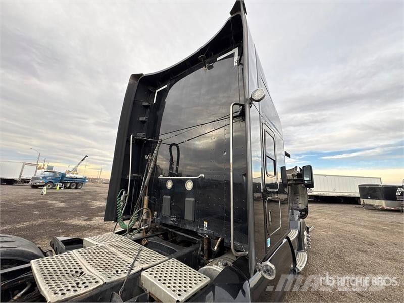 Kenworth T-680 6x4 T/A Sleeper Truck Tractor Vilcēji