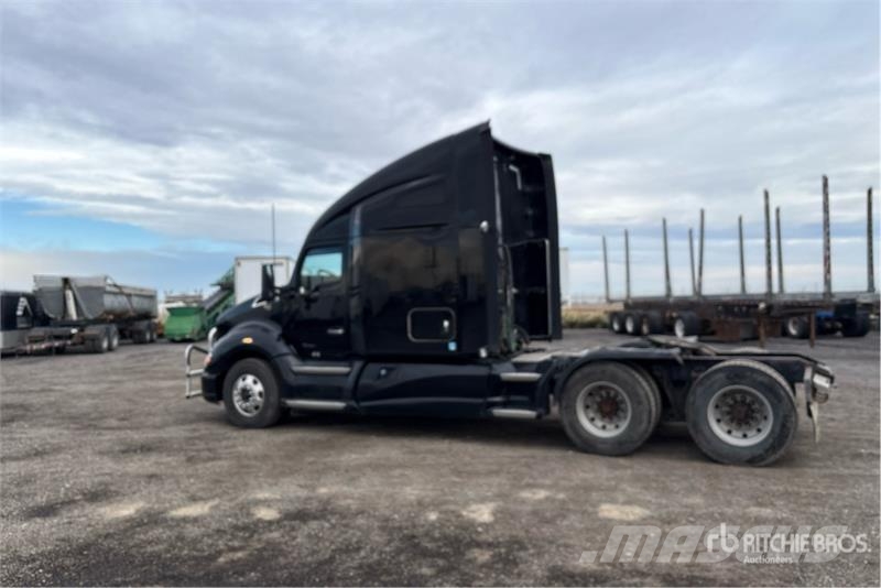 Kenworth T-680 6x4 T/A Sleeper Truck Tractor Vilcēji
