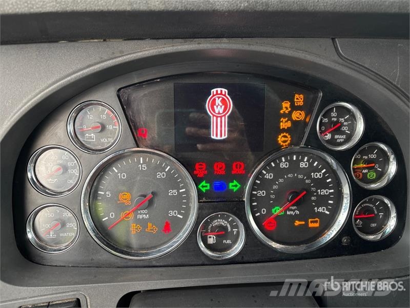 Kenworth T-680 6x4 T/A Sleeper Truck Tractor Vilcēji