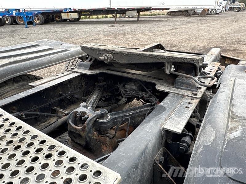Kenworth T-680 6x4 T/A Sleeper Truck Tractor Vilcēji