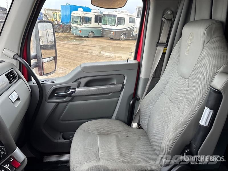 Kenworth T-680 6x4 T/A Day Cab Truck Tractor Vlačilci