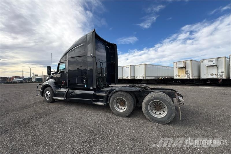 Kenworth T-680 6x4 T/A Sleeper Truck Tractor 트랙터 유닛