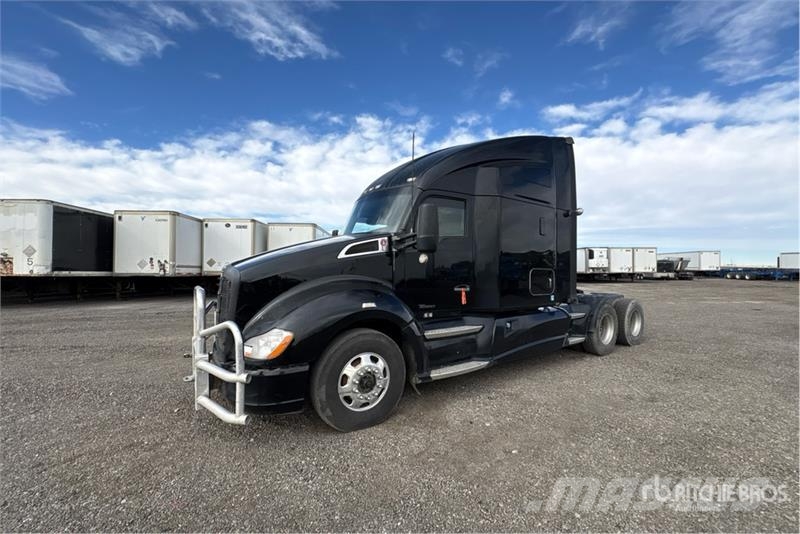 Kenworth T-680 6x4 T/A Sleeper Truck Tractor 트랙터 유닛