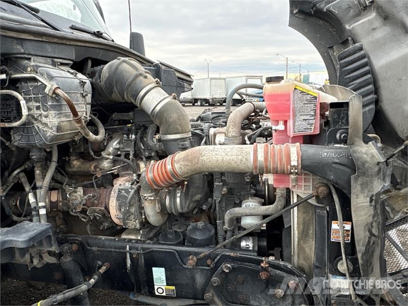 Kenworth T-680 6x4 T/A Sleeper Truck Tractor Vilcēji