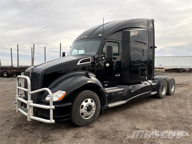 Kenworth T-680 6x4 T/A Sleeper Truck Tractor Vilcēji