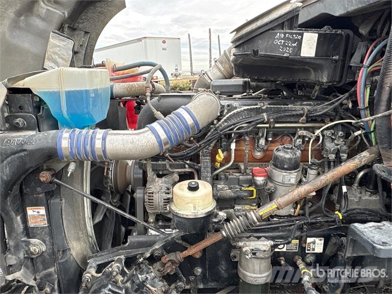 Kenworth T-680 6x4 T/A Sleeper Truck Tractor Vilcēji