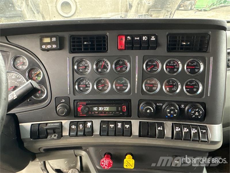 Kenworth T-680 6x4 T/A Sleeper Truck Tractor Vilcēji