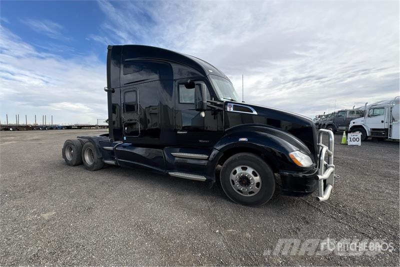 Kenworth T-680 6x4 T/A Sleeper Truck Tractor 트랙터 유닛