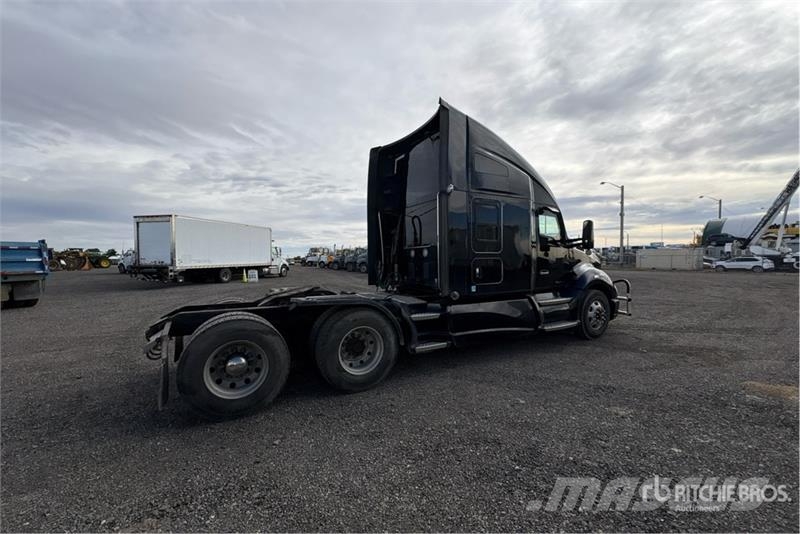 Kenworth T-680 6x4 T/A Sleeper Truck Tractor 트랙터 유닛