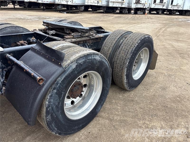Kenworth T-680 6x4 T/A Day Cab Truck Tractor Vlačilci