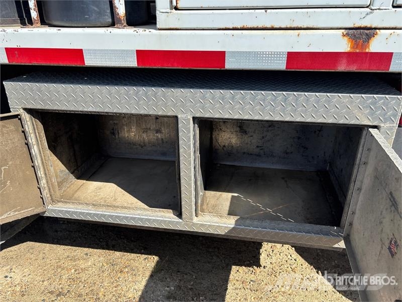 Kenworth T300 Camiones cisternas