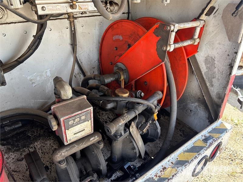 Kenworth T300 Camiones cisternas