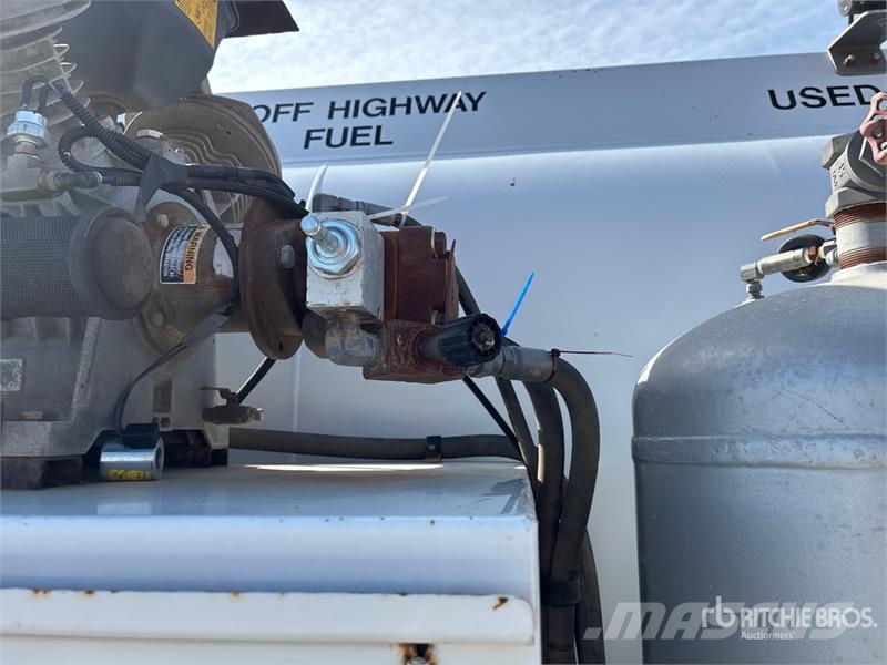 Kenworth T300 Camiones cisternas