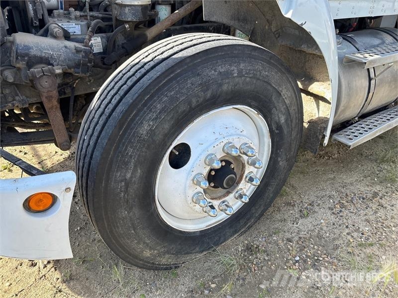 Kenworth T300 Camiones cisternas