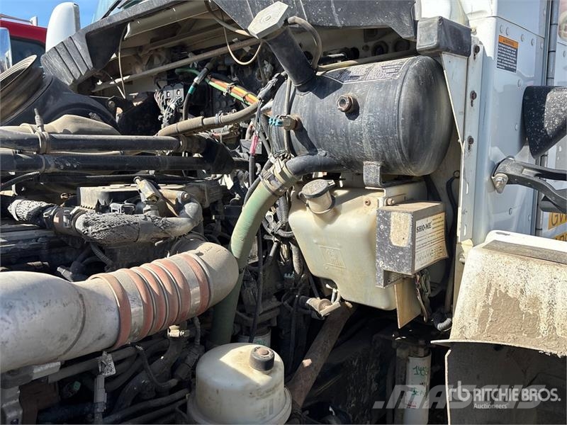 Kenworth T300 Camiones cisternas