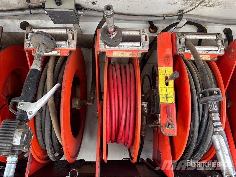 Kenworth T300 Camiones cisternas