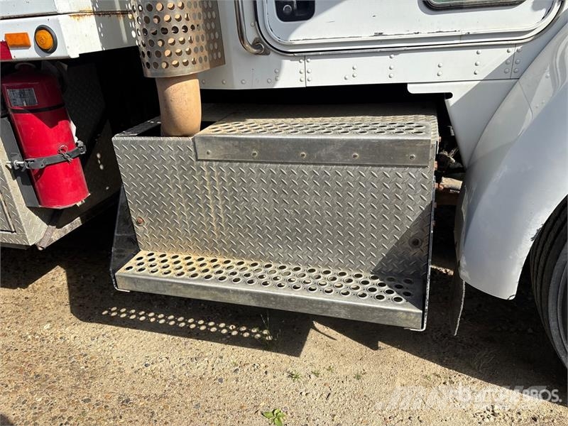 Kenworth T300 Camiones cisternas