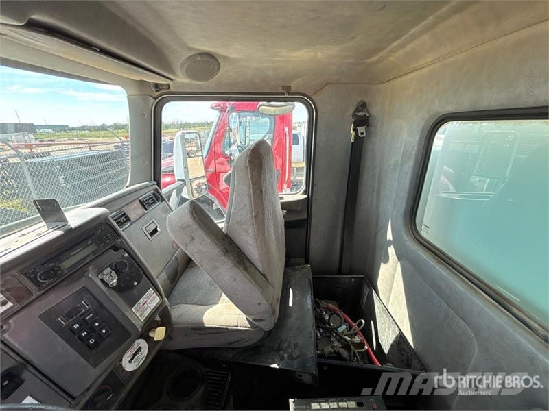 Kenworth T300 Camiones cisternas