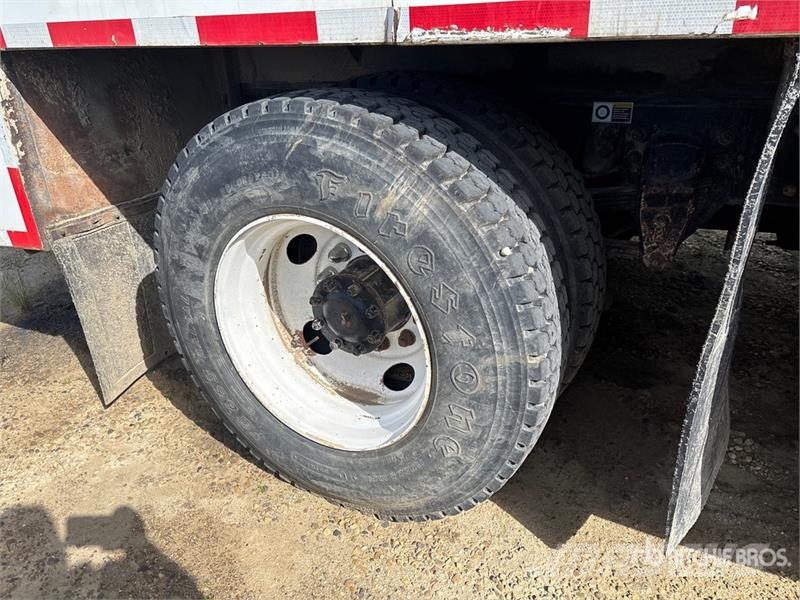 Kenworth T300 Camiones cisternas