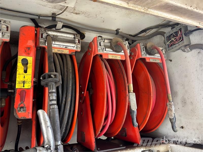 Kenworth T300 Camiones cisternas