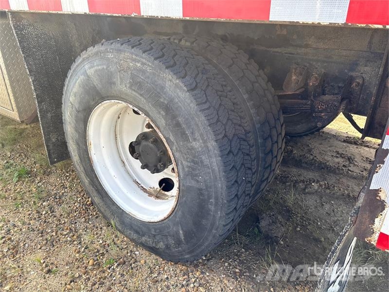 Kenworth T300 Camiones cisternas