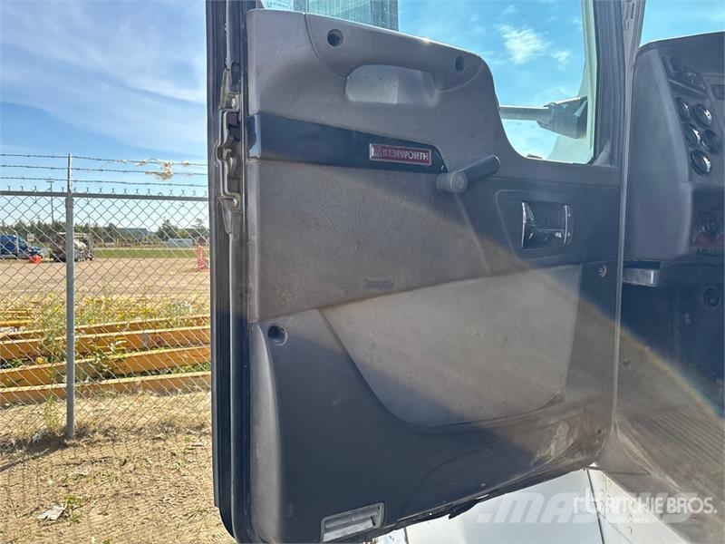 Kenworth T300 Camiones cisternas
