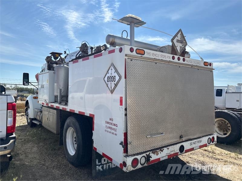 Kenworth T300 Camiones cisternas