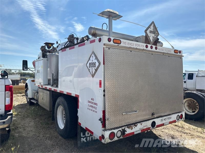Kenworth T300 Camiones cisternas