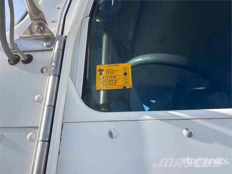 Kenworth T440 6x4 Van Truck Bakwagens met gesloten opbouw