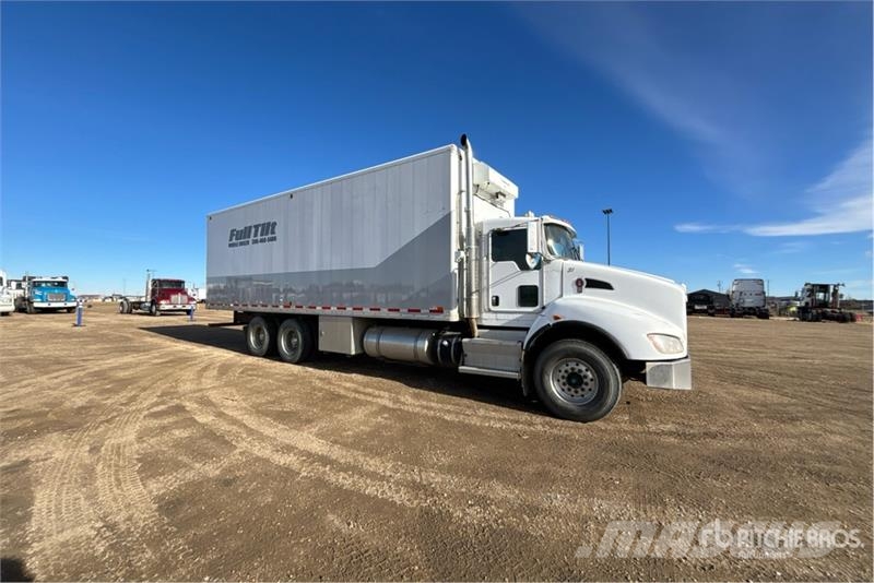 Kenworth T440 6x4 Van Truck Bakwagens met gesloten opbouw