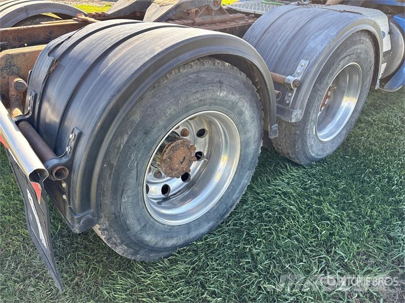 Kenworth T600 Sadulveokid