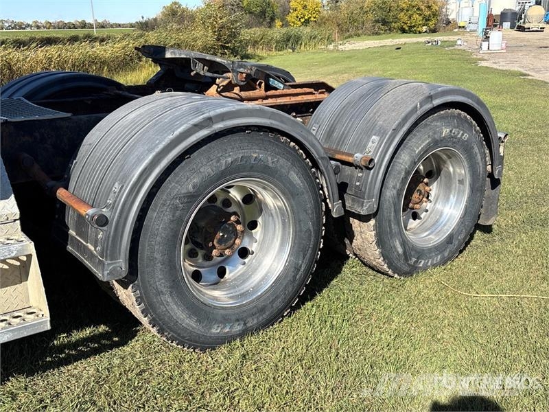 Kenworth T600 Sadulveokid